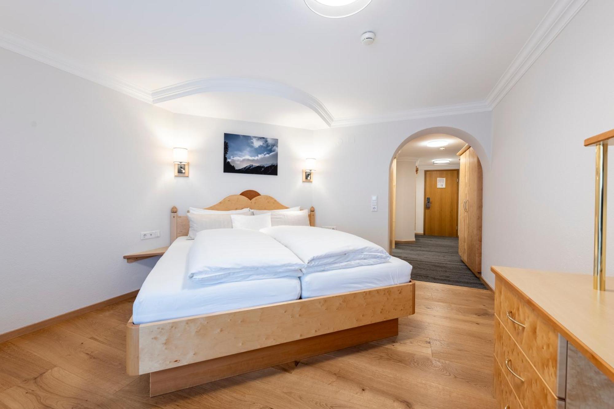 Jägerhof Hotel 4*